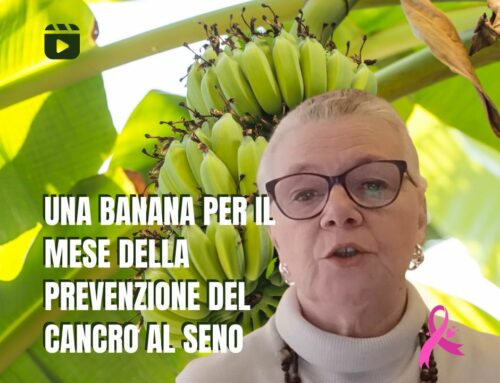 Una banana per il mese della prevenzione del cancro al seno